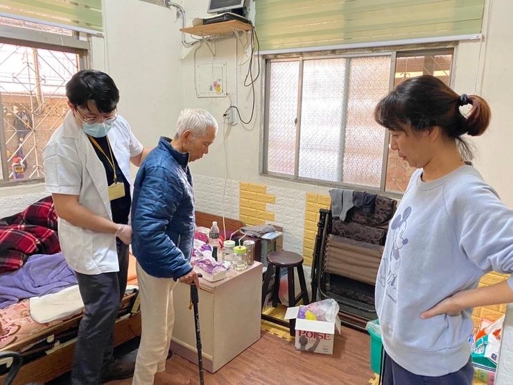 台中市家庭照顧者支持服務計畫：實際到府指導。